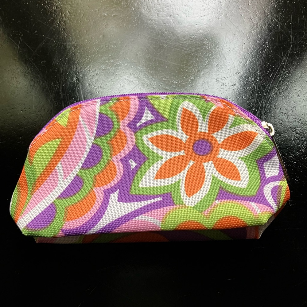 Clinique Heart Tote with Vibrant Cosmetic Bags - Picture 4 of 5